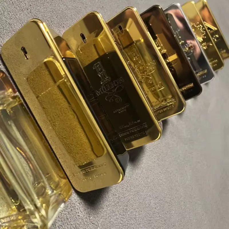 Demonstração de luxo e poder de um homem usando um perfume One Million.